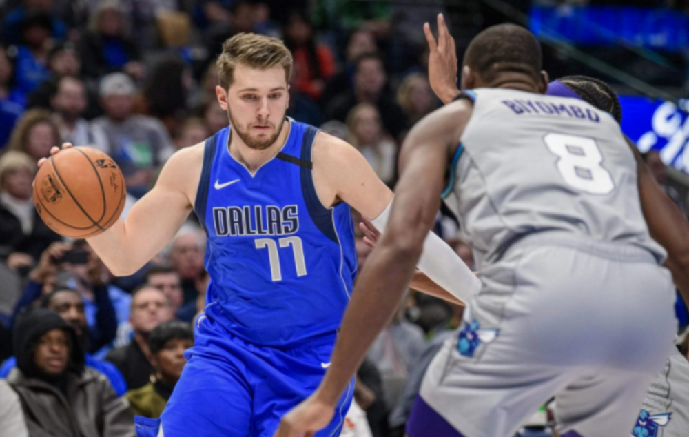  东契奇生涯首个60+三双，独行侠加时险胜马刺  