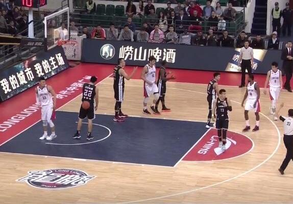  莱斯特城主场遭遇争议判罚，蓝狐憾负热刺丢分